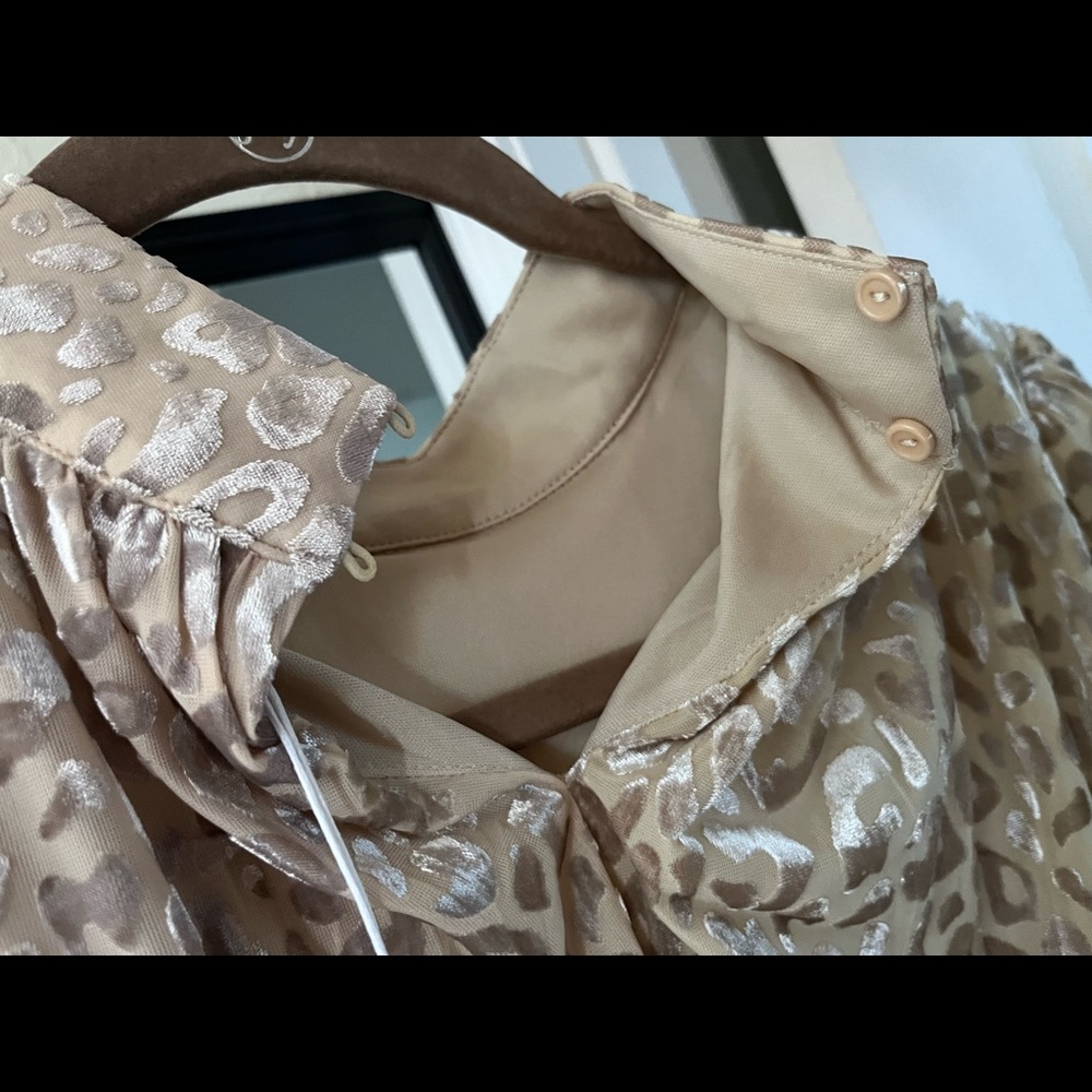 Cutout Crop Top-Velvet Cheetah Print Design - Picture 5 of 8